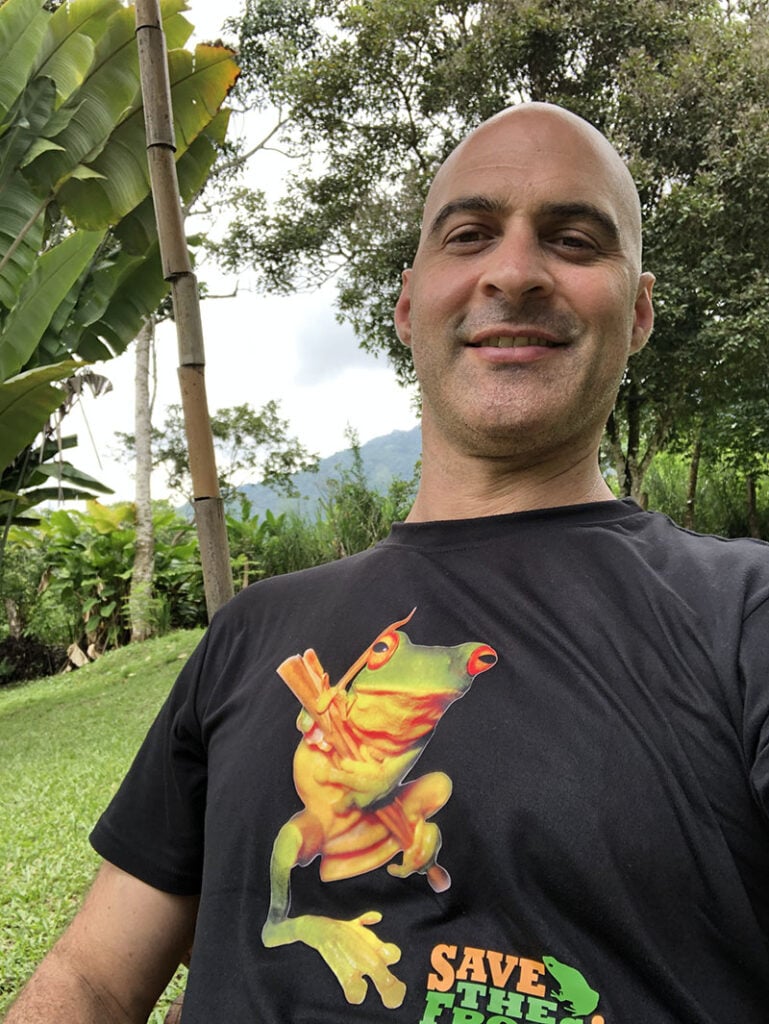 Shirt-Southern-Orange-Eyed-Treefrog-Front-Kerry-Kriger-Ibague-Jardin-San-Jorge-2021-5